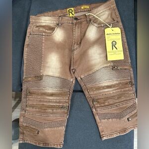 Ubuntu Revolution Tribal Slim Fit
Jean Shorts New with tags Size 34